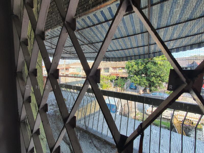 2-storey Terraced House for Sale in SS2 (Petaling Jaya) - Christina Lesslar - Upstairs Balcony - PropertyGuru.com.my
