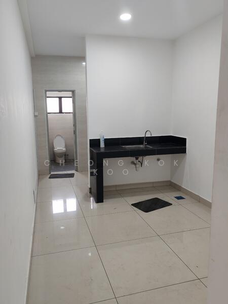 Kilang untuk Disewa di Bandar Baru Nilai (Nilai) - Cheong Kok Koo - Bathroom - PropertyGuru.com.my