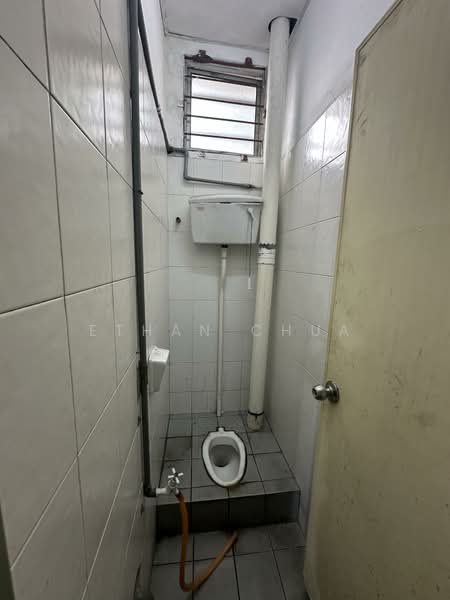 Shop for Rent in South Port (Pelabuhan Selatan) (Port Klang (Pelabuhan Klang)) - Ethan Chua - Bathroom - PropertyGuru.com.my