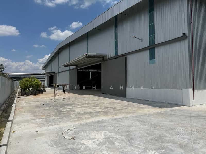 Factory for Sale in Kampung Teluk Mengkuang (Telok Panglima Garang) - Zaidah Ahmad - Exterior - PropertyGuru.com.my