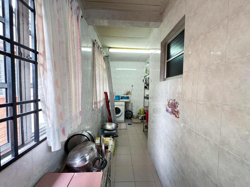 2-storey Terraced House for Sale in Bukit Jelutong (Shah Alam) - Zainul Rashid - Kitchen - PropertyGuru.com.my