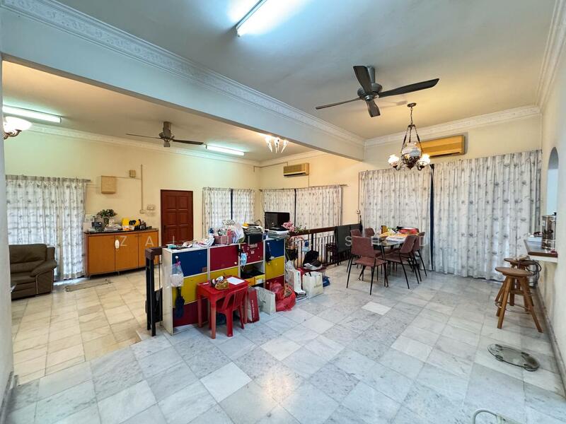 2-storey Terraced House for Sale in Bukit Jelutong (Shah Alam) - Zainul Rashid - Living Room - PropertyGuru.com.my