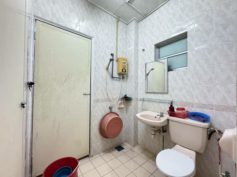 2-storey Terraced House for Sale in Bukit Jelutong (Shah Alam) - Zainul Rashid - Bathroom - PropertyGuru.com.my