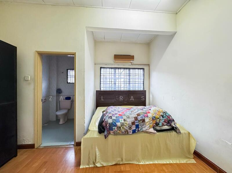 2-storey Terraced House for Sale in Bukit Jelutong (Shah Alam) - Zainul Rashid - Bedroom - PropertyGuru.com.my