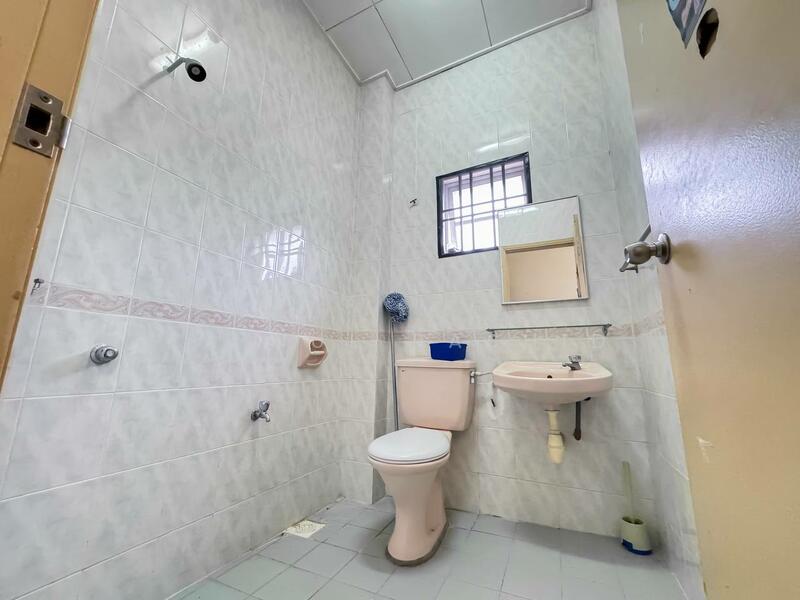 2-storey Terraced House for Sale in Bukit Jelutong (Shah Alam) - Zainul Rashid - Bathroom - PropertyGuru.com.my