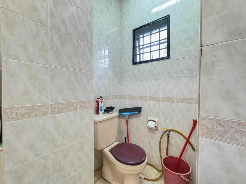 2-storey Terraced House for Sale in Bukit Jelutong (Shah Alam) - Zainul Rashid - Bathroom - PropertyGuru.com.my