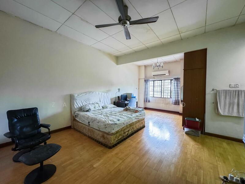 2-storey Terraced House for Sale in Bukit Jelutong (Shah Alam) - Zainul Rashid - Bedroom - PropertyGuru.com.my