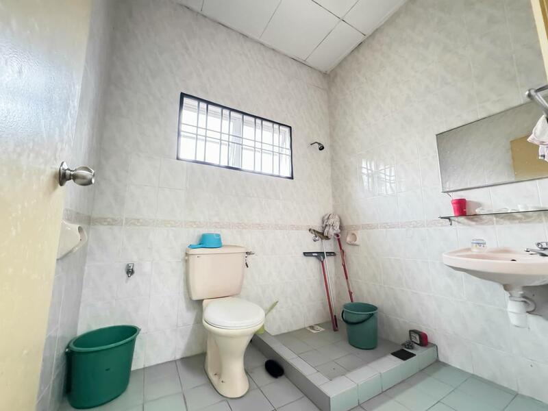 2-storey Terraced House for Sale in Bukit Jelutong (Shah Alam) - Zainul Rashid - Bathroom - PropertyGuru.com.my