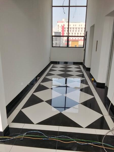 Hotel / Resort untuk Dijual di Taman Kota Syahbandar (Melaka City) - Azie Nordin - Corridor - PropertyGuru.com.my