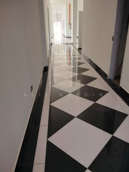 Hotel / Resort untuk Dijual di Taman Kota Syahbandar (Melaka City) - Azie Nordin - Corridor - PropertyGuru.com.my