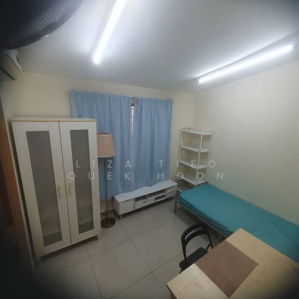 Or Bedroom-Share Bathroom w 1 other Pax