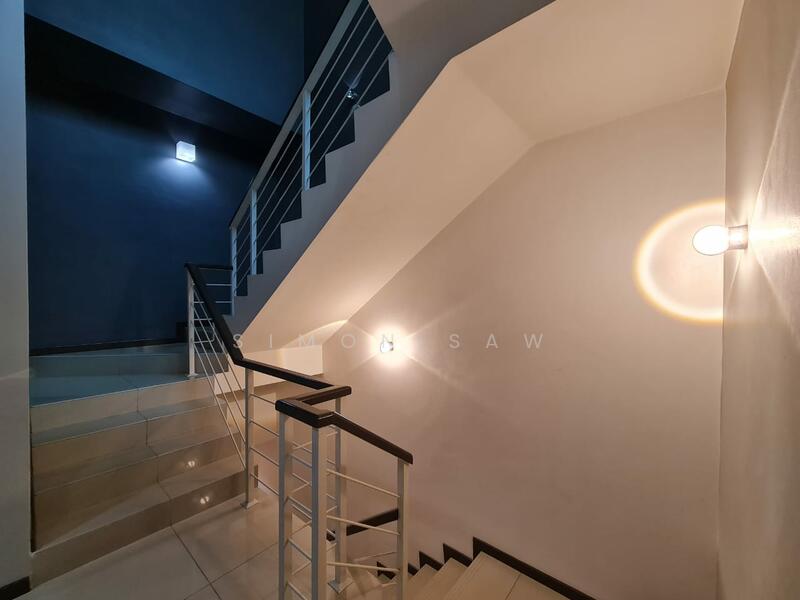 Rumah Teres 3 Tingkat untuk Dijual di Bandar Bayan Bahru (Bayan Lepas) - Simon Saw - Corridor - PropertyGuru.com.my