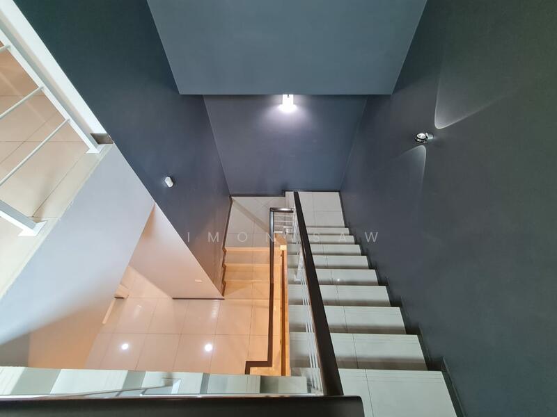 Rumah Teres 3 Tingkat untuk Dijual di Bandar Bayan Bahru (Bayan Lepas) - Simon Saw - Corridor - PropertyGuru.com.my