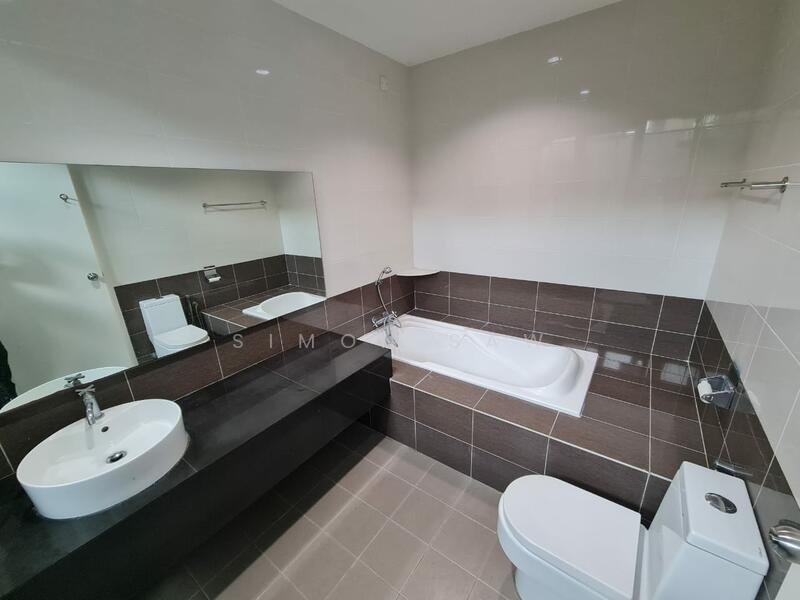 Rumah Teres 3 Tingkat untuk Dijual di Bandar Bayan Bahru (Bayan Lepas) - Simon Saw - Bathroom - PropertyGuru.com.my