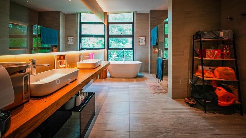 Bungalow House untuk Dijual di Kayangan Heights (Shah Alam) - Adzura Zamedin - Bathroom - PropertyGuru.com.my