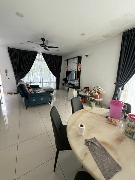 2-storey Terraced House for Sale in Taman Mount Austin (Tebrau) - Sally Tuo - Living Room - PropertyGuru.com.my