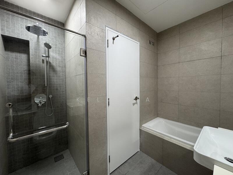 Master Bedroom Bathroom