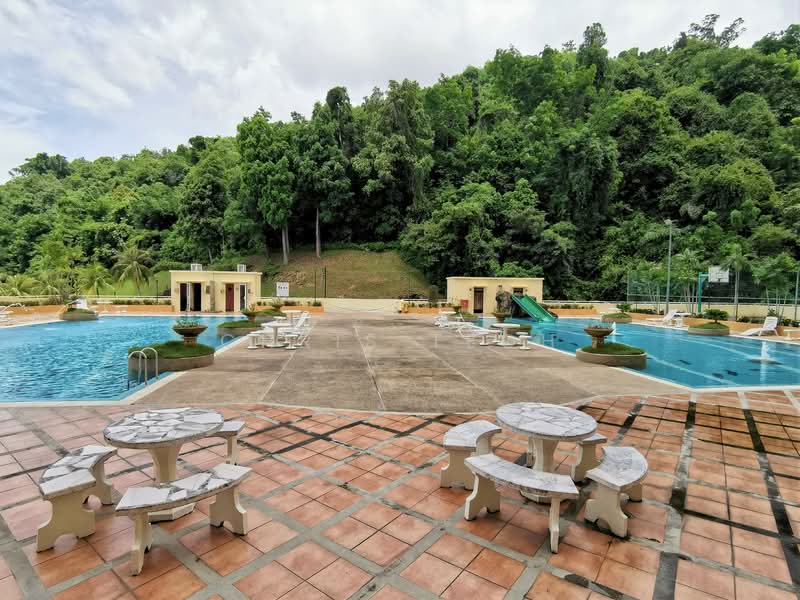 Greenlane Park untuk Untuk Dijual - RM 530,000, Mac 2026 - Pool - PropertyGuru.com.my