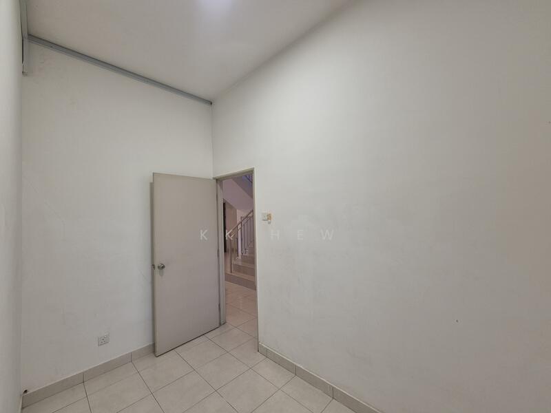 2-storey Terraced House for Rent in Hill Park (Semenyih) - KK HEW - Corridor - PropertyGuru.com.my