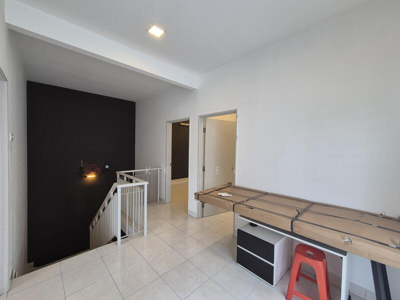 2-storey Terraced House for Rent in Hill Park (Semenyih) - KK HEW - Corridor - PropertyGuru.com.my