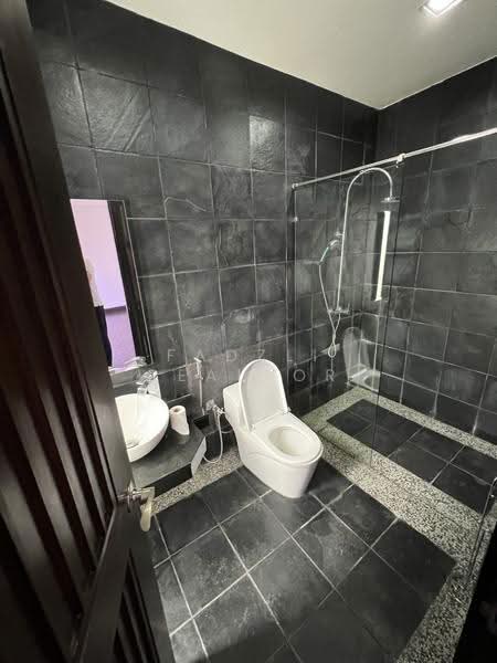 Rumah Banglo untuk Dijual di Mont Kiara (Kuala Lumpur) - Fadzli Realtor - Bathroom - PropertyGuru.com.my