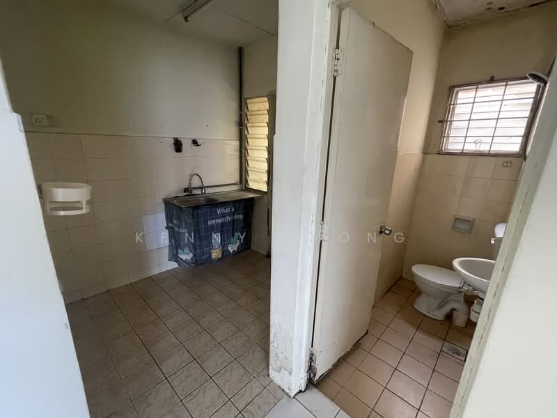 saujana apartment untuk Untuk Dijual - RM 210,000, Feb 2026 - Bathroom - PropertyGuru.com.my