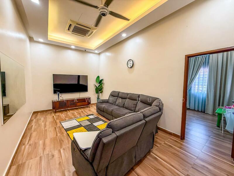 2-storey Terraced House for Sale in Denai Alam (Shah Alam) - Salawati Busro - Living Room - PropertyGuru.com.my