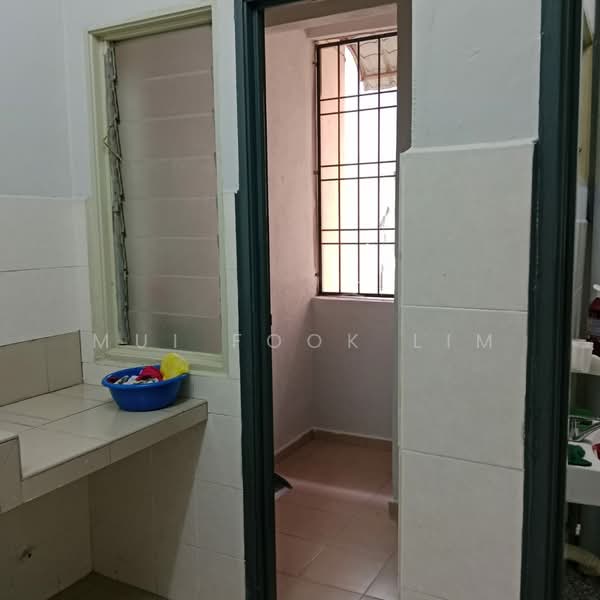 Rumah Flat untuk Dijual di Taman Merdeka - Mui Fook Lim - Bathroom - PropertyGuru.com.my