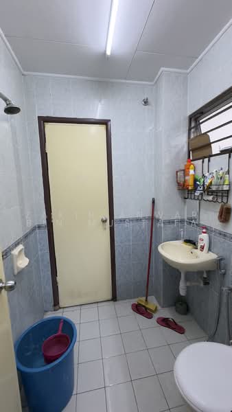 Rumah Teres 2-Tingkat untuk Dijual di Seksyen 7 (Shah Alam) - Zakir Anwar Bin Mustafa - Guest Bathroom - PropertyGuru.com.my