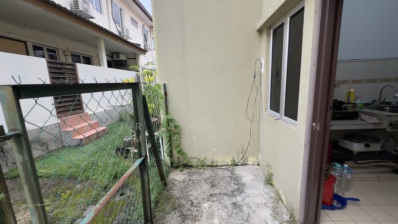 Rumah Teres 2-Tingkat untuk Dijual di Seksyen 7 (Shah Alam) - Zakir Anwar Bin Mustafa - Kitchen yard - PropertyGuru.com.my