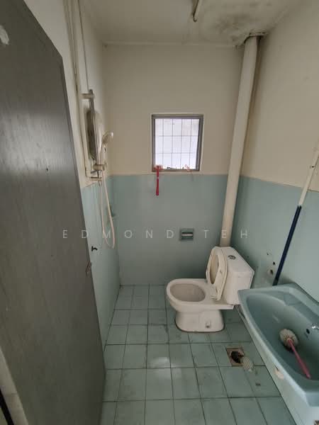 Pangsapuri untuk Dijual di Subang Ville Ehsan - Edmond Teh - Bathroom - PropertyGuru.com.my