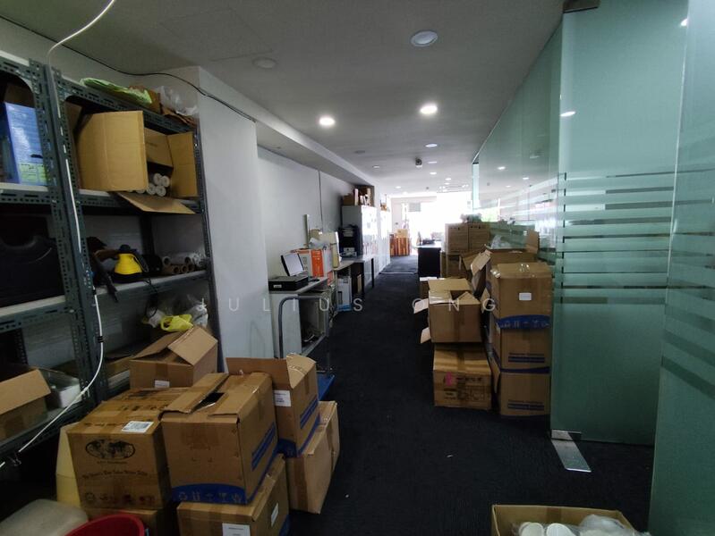 Kedai untuk Dijual di Seri Kembangan (Selangor) - Julius Ong - Corridor - PropertyGuru.com.my