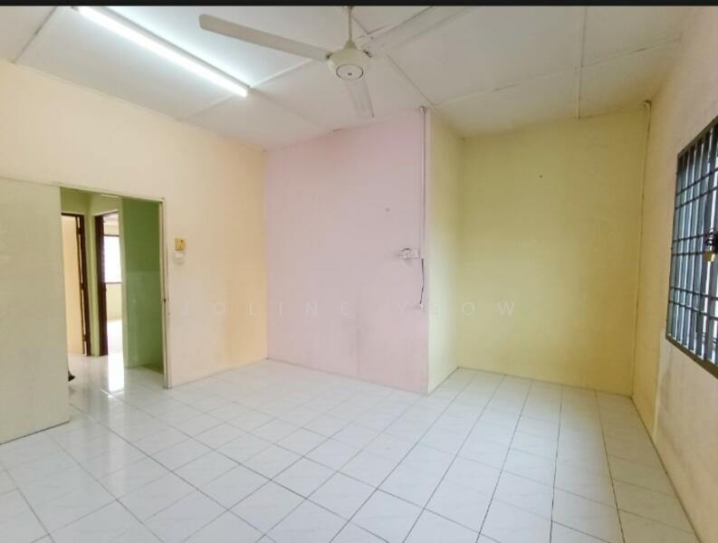 Rumah Teres untuk Dijual di Bandar Lahat Baru (Lahat) - Joline YEOW - Living Room - PropertyGuru.com.my