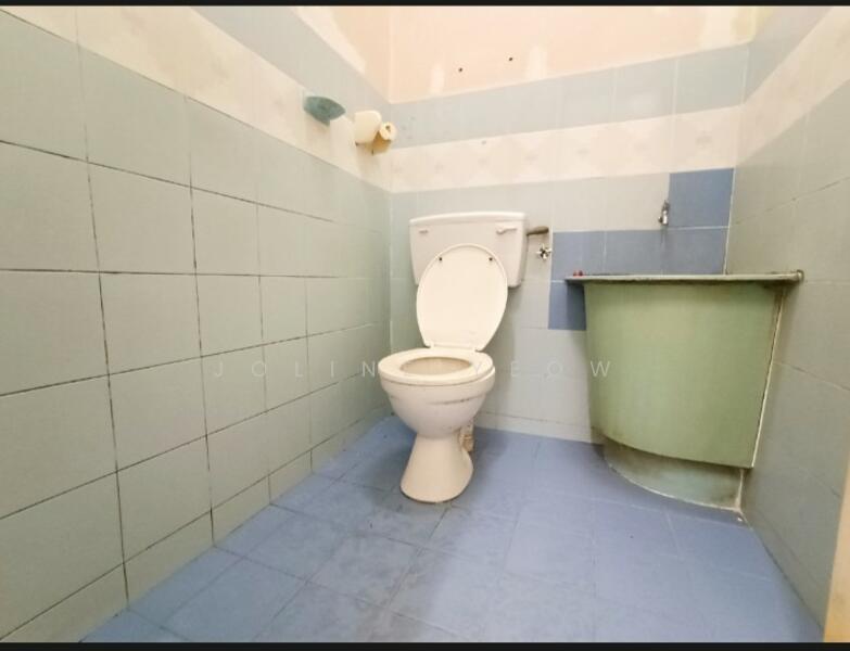Rumah Teres untuk Dijual di Bandar Lahat Baru (Lahat) - Joline YEOW - Bathroom - PropertyGuru.com.my