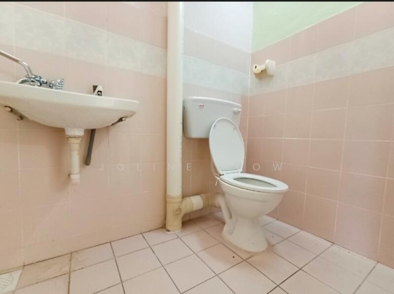 Rumah Teres untuk Dijual di Bandar Lahat Baru (Lahat) - Joline YEOW - Bathroom - PropertyGuru.com.my