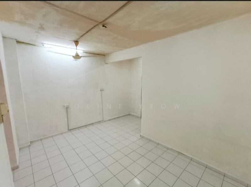 Rumah Teres untuk Dijual di Bandar Lahat Baru (Lahat) - Joline YEOW - Living Room - PropertyGuru.com.my