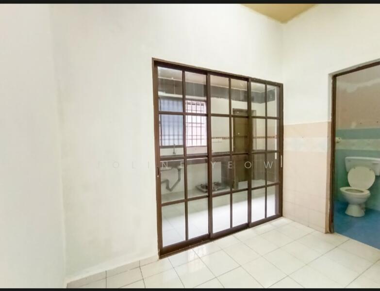 Rumah Teres untuk Dijual di Bandar Lahat Baru (Lahat) - Joline YEOW - Bathroom - PropertyGuru.com.my