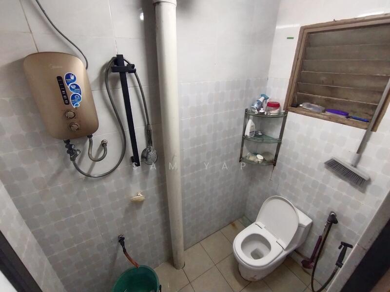 2-storey Terraced House for Sale in Taman Segambut Muda (Batu) - Sam Yap - Bathroom - PropertyGuru.com.my