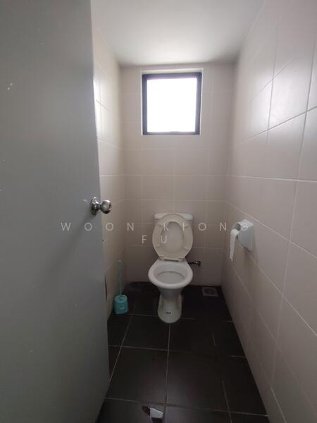 1st Floor Toilet