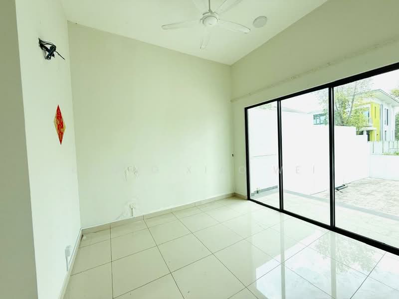 Zero-Lot Bungalow for Sale in Rawang (Selangor) - Kwong Xiao Wei - Living Room - PropertyGuru.com.my