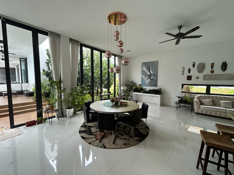 Rumah Banglo untuk Dijual di Leisure Farm (Gelang Patah) - Ying Xuan - Dining Room - PropertyGuru.com.my