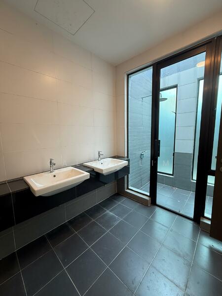 Rumah Teres untuk Dijual di Prima Selayang (Selayang) - Calvin Lim - Bathroom - PropertyGuru.com.my