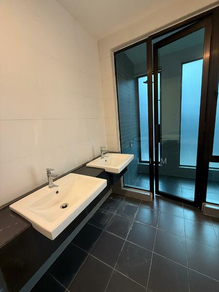 Rumah Teres untuk Dijual di Prima Selayang (Selayang) - Calvin Lim - Bathroom - PropertyGuru.com.my