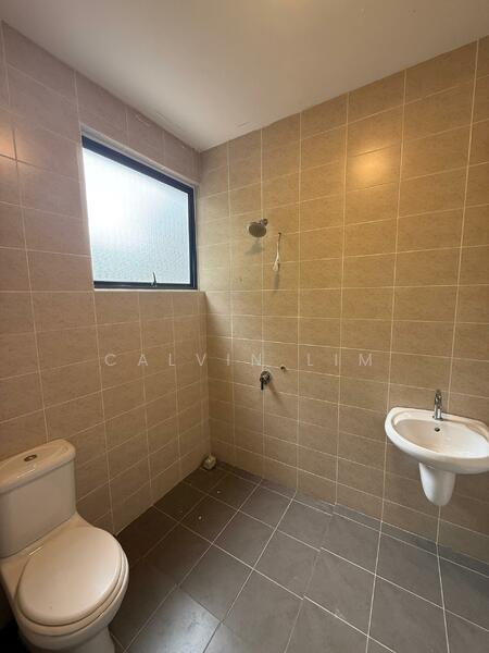 Rumah Teres untuk Dijual di Prima Selayang (Selayang) - Calvin Lim - Bathroom - PropertyGuru.com.my