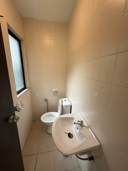 Rumah Teres untuk Dijual di Prima Selayang (Selayang) - Calvin Lim - Bathroom - PropertyGuru.com.my