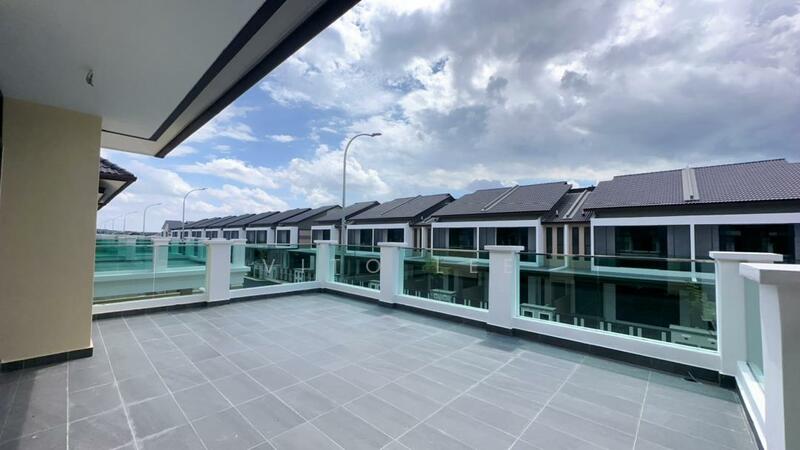 Rumah Berkembar untuk Dijual di Tanjong Minyak (Melaka) - Vito Lee Lee - Balcony - PropertyGuru.com.my