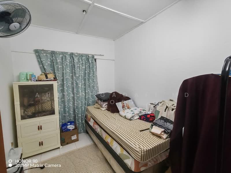 Pangsapuri untuk Dijual di Pantai Indah Fasa 1 - Ahmad Gadafi Md Nor - Bedroom - PropertyGuru.com.my