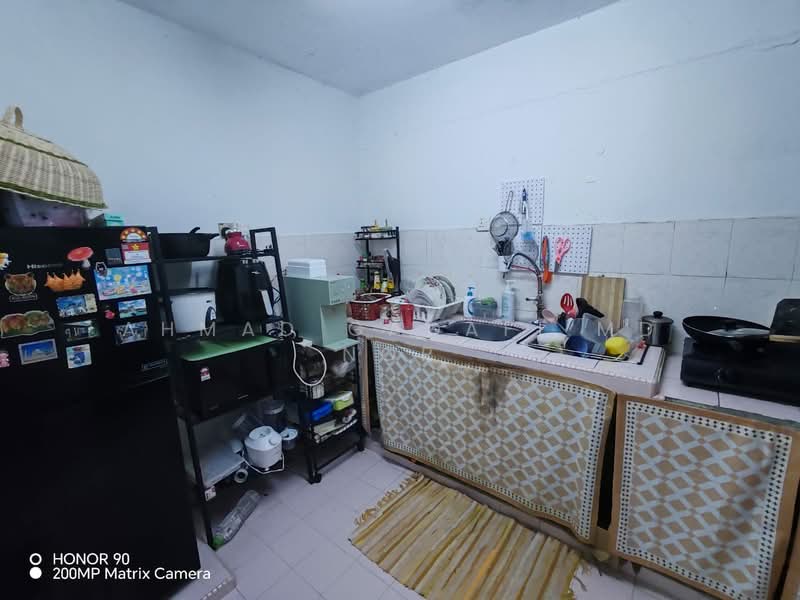Pangsapuri untuk Dijual di Pantai Indah Fasa 1 - Ahmad Gadafi Md Nor - Kitchen - PropertyGuru.com.my