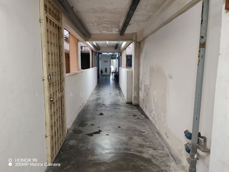 Pangsapuri untuk Dijual di Pantai Indah Fasa 1 - Ahmad Gadafi Md Nor - Corridor - PropertyGuru.com.my