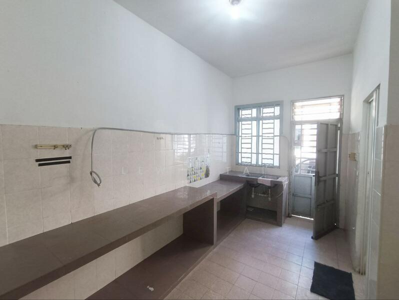 2-storey Terraced House for Rent in Taman Pulai Utama (Skudai) - Lewis Tai - Kitchen - PropertyGuru.com.my